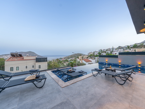  gece  -  Kasım
  | Kalkan’da 8 Kişilik Lüks Villa, Özel Isıtmalı Havuz ve Merkezi Konum